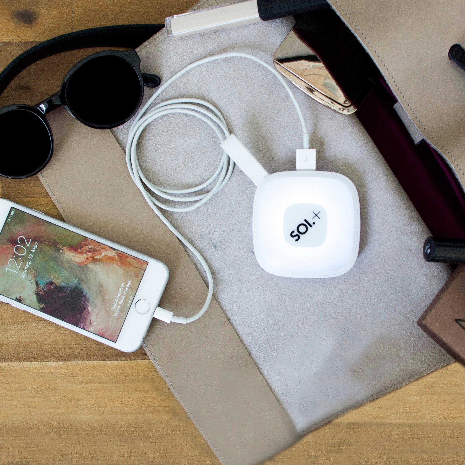 SOI.+ Automatic handbaglicht + Powerbank Large Wit│Handtas Lampje│art. A004806│met USB aan iPhone in handtas