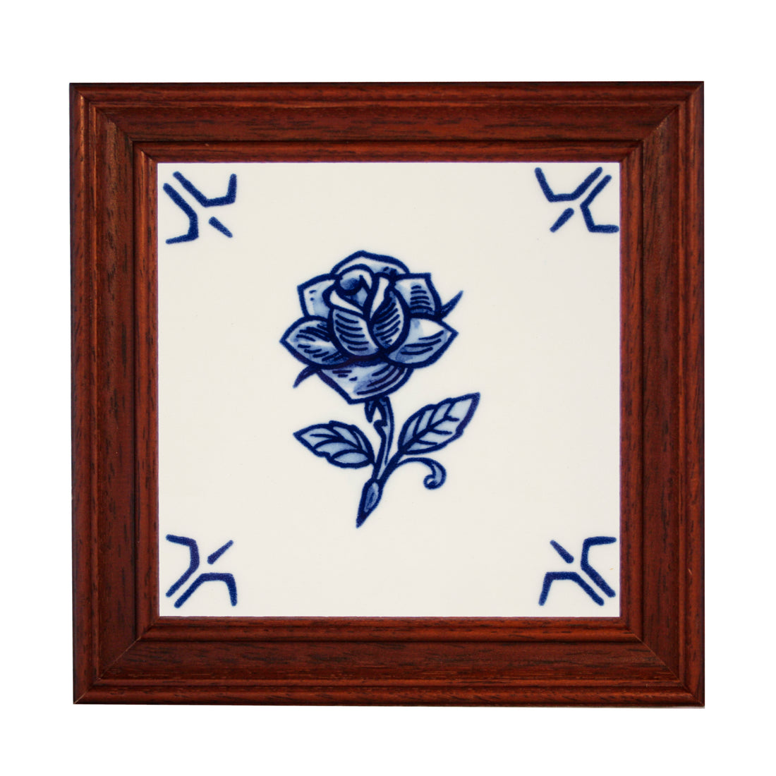 Schiffmacher Royal Blue Tattoo • Tegel • Schiffmacher Royal Blue Tattoo is een unieke samenwerking tussen tattoo artist Henk Schiffmacher en Royal Delft - Porcelyne Fles. De oude ambachten en tradities van beiden komen samen in prachtige objecten als vazen, borden en tegels. Rijk aan cultuur en historie.