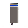 Secrid Cardprotector│art. C-EARTH GREY│Pasjeshouder│voorkant met uitgeschoven pasjes en clip