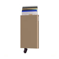 Secrid Cardprotector│art. C-SAND│pasjeshouder│voorkant met uitggeschoven pasjes en clip