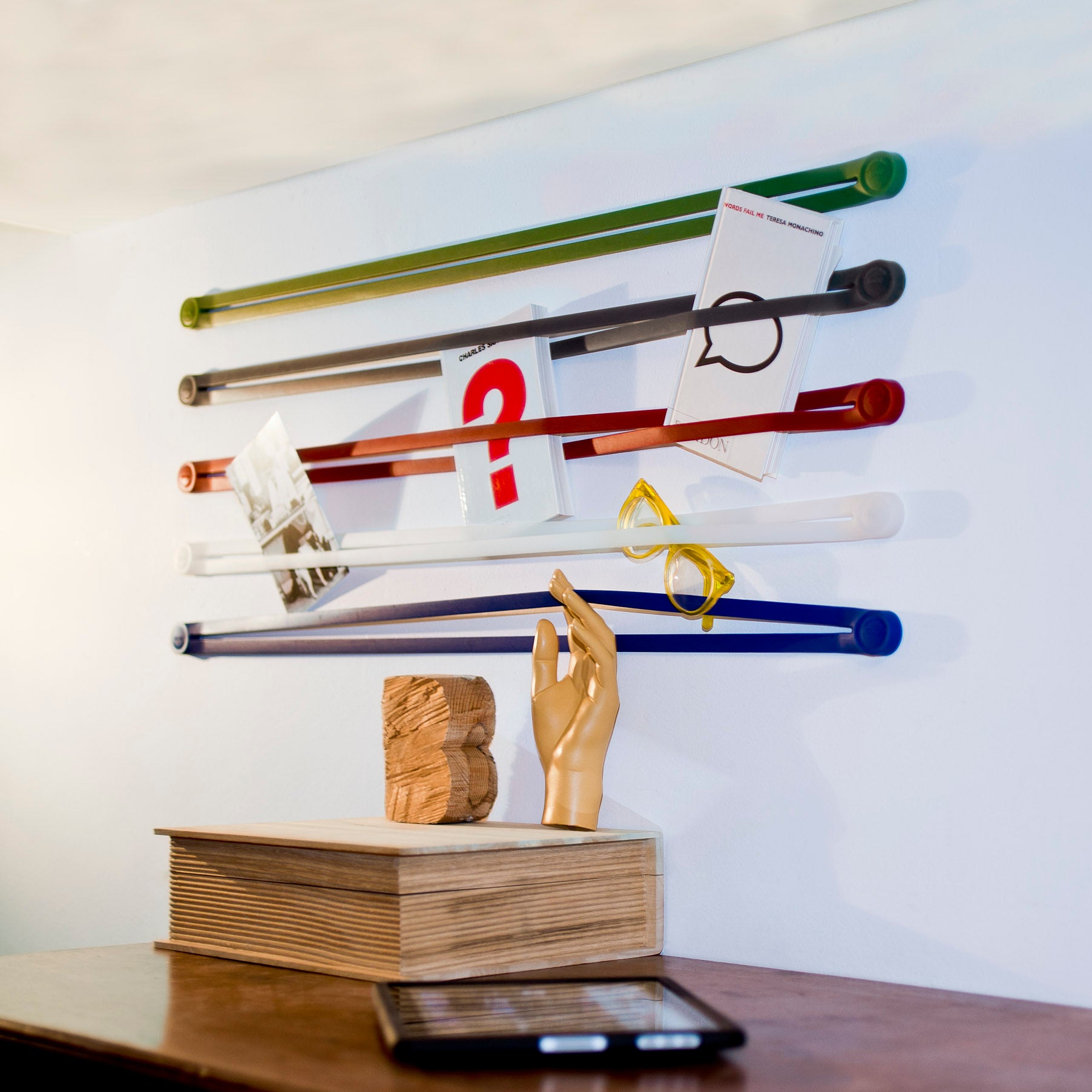 Strap Antraciet│Droog Design│Ophangsysteem│lifestyle foto met boeken