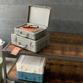 Opbergkoffer Trunk Story Hachiman│Medium Blauw│art. 240464│diverse kleuren op houten rek