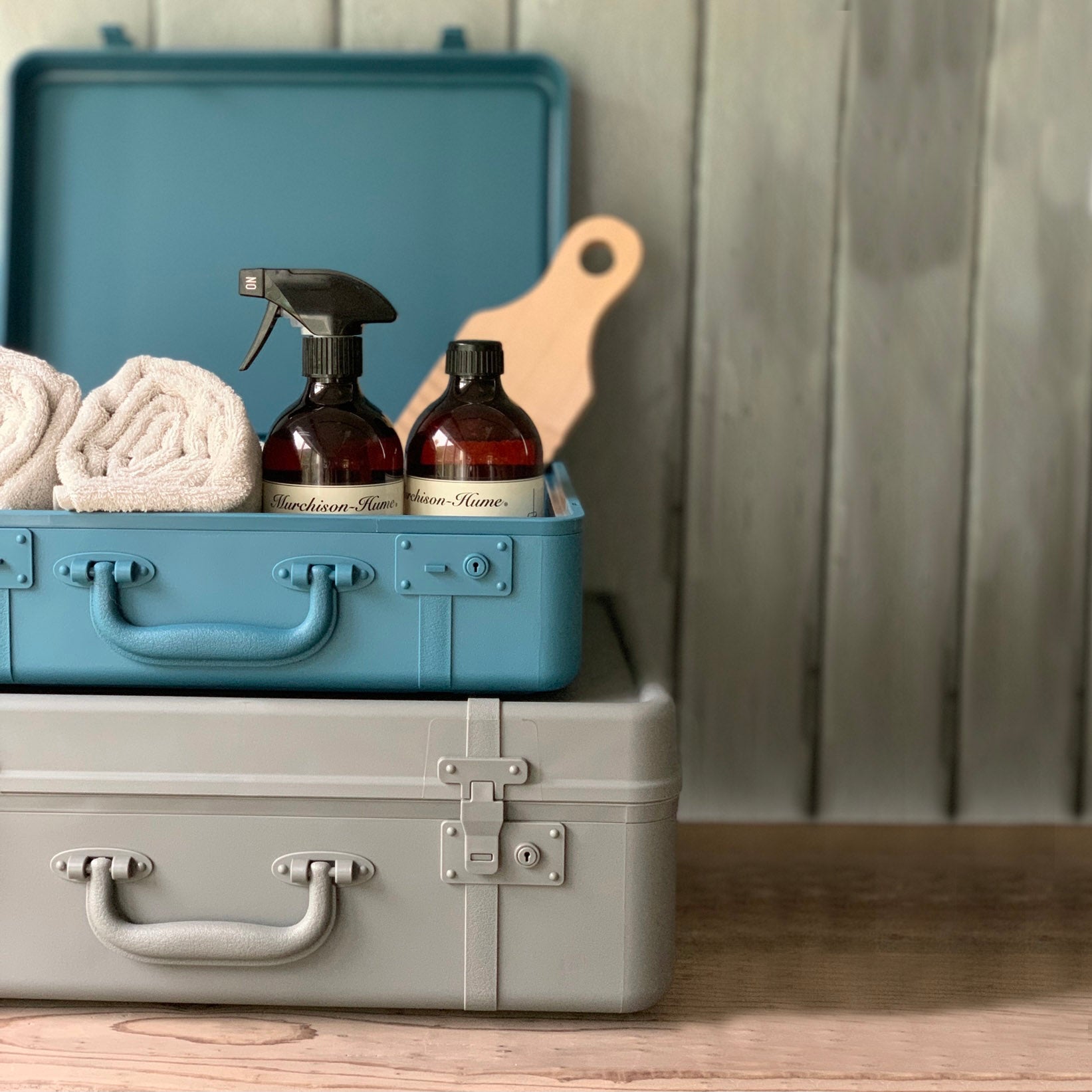 Opbergkoffer Trunk Story Hachiman│Medium Zwart│art. 240419│geopend met keukenmateriaal