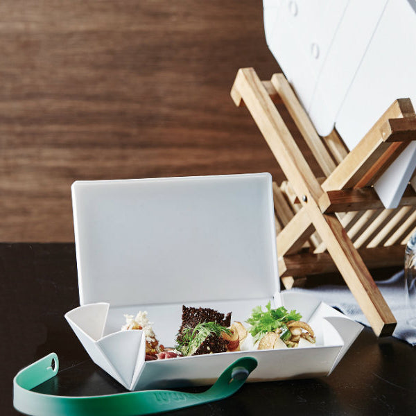 Uhmm Box • no1 • Designmarket.today • Uhmm Box is de ideale lunchbox of bewaardoos voor al je maaltijden of voedsel. Neem je lunch of diner eenvoudig mee. Vouw de Uhmm Box uit tot een plat bord om relaxed van te eten. Ook geschikt voor koelkast, vriezer en magnetron