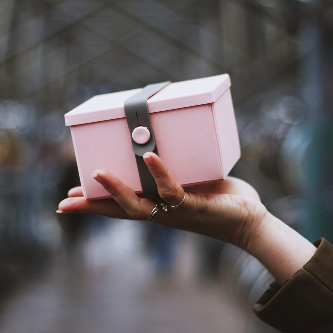 Uhmm 02 Opvouwbare Lunchbox Delicate Pink│art. 981276│vooraanzicht met Strap Coral Red