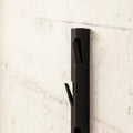 Coatrack by the Meter Verticaal│100cm Zwart│Maarten Baptist voor Vij5│detail haakjes