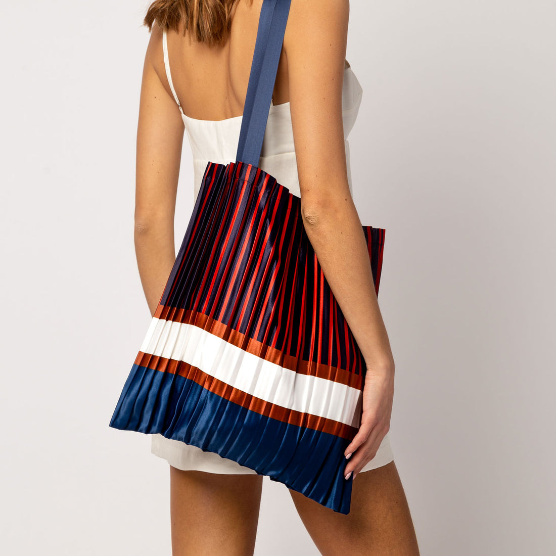 Chiavara Pleated Tote Bag│Schoudertas WS&│art. 0595853899269│voorkant draagtas met witte achtergrond