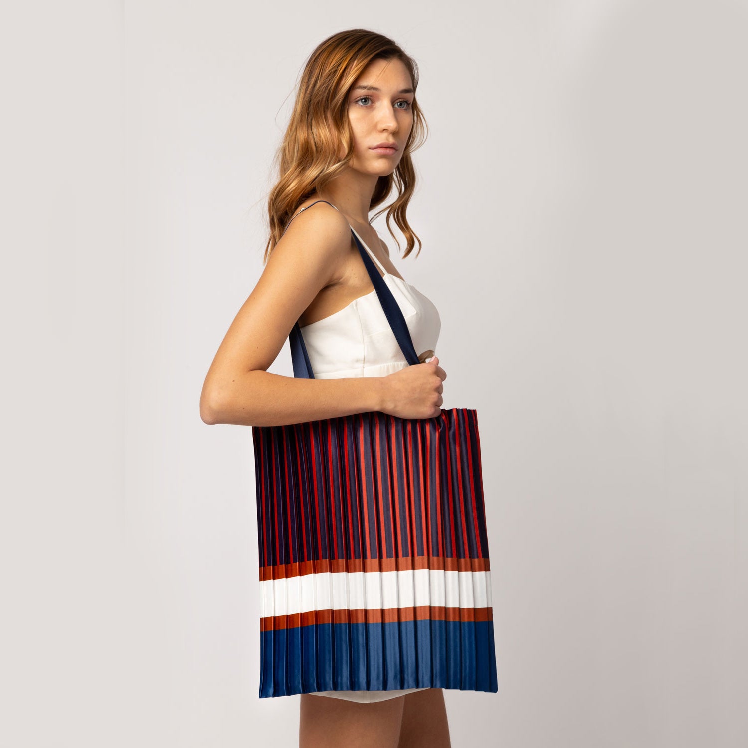 Chiavara Pleated Tote Bag│Schoudertas WS&│art. 0595853899269│draagtas leeg om schouder