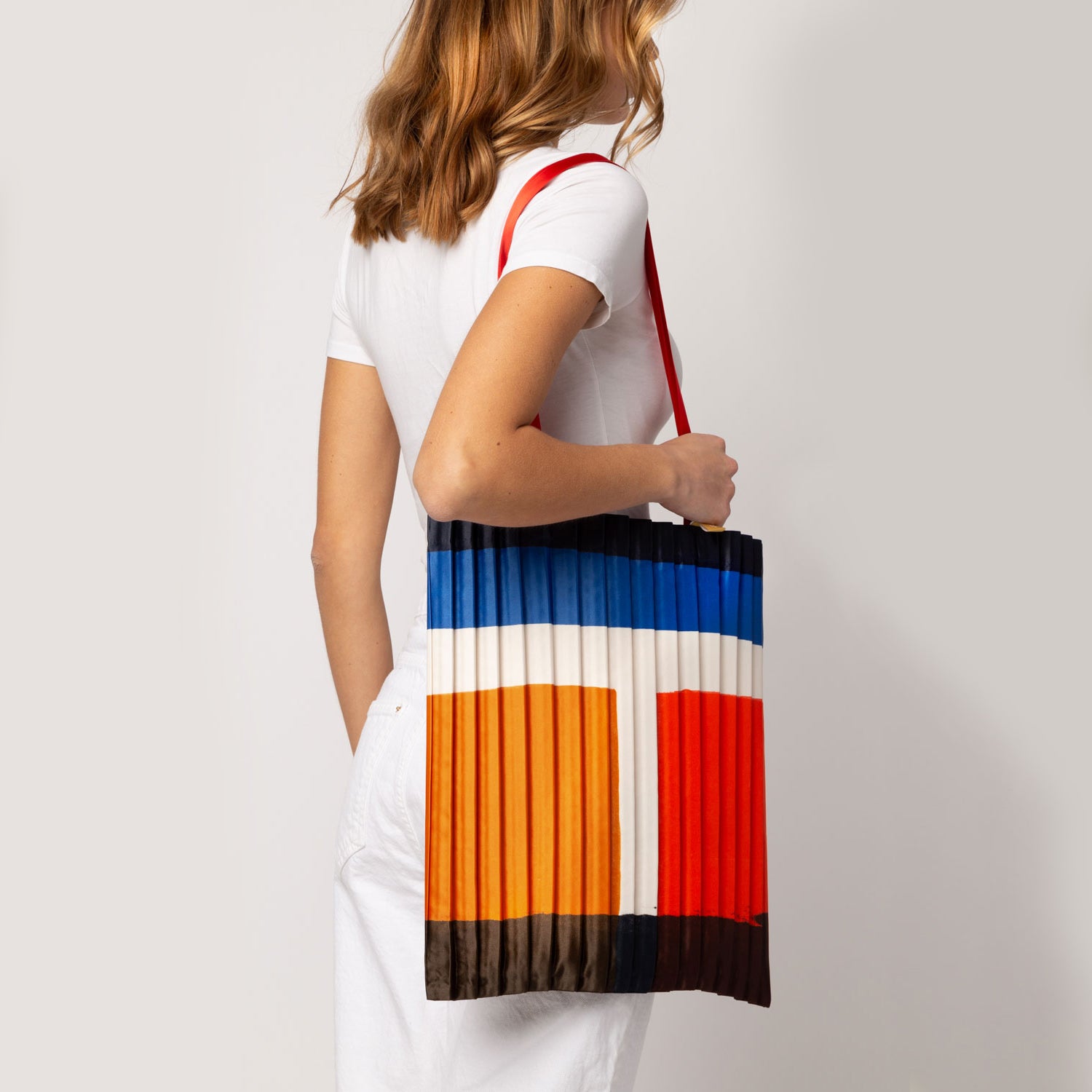 WS& Schoudertas Pescaia│Pleated Tote Bag│art. 0795853899672│draagtas leeg om schouder achteraanzicht