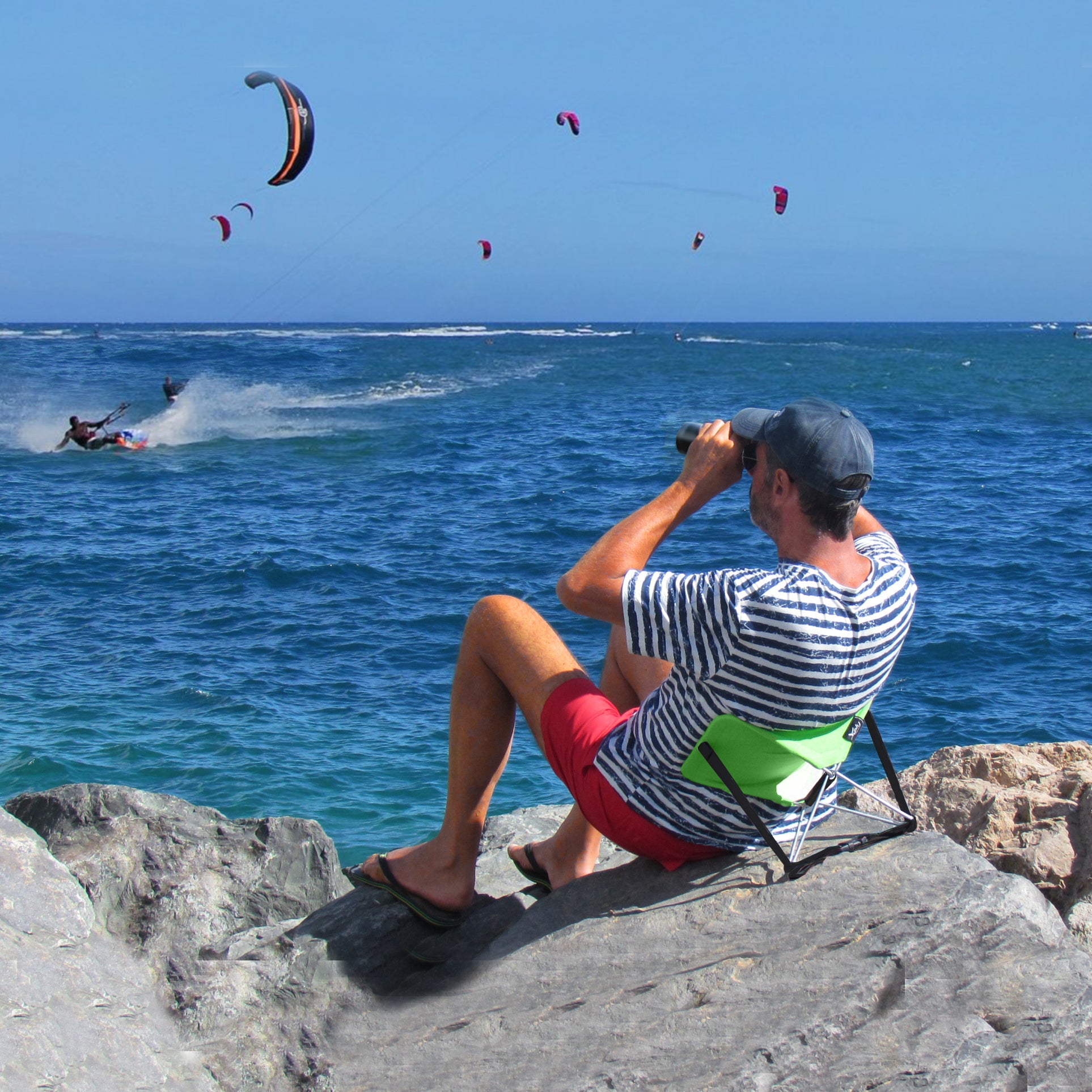 Y-ply • Opvouwbaar Strandstoeltje • Beach Lounger • Y-Ply is de ideale metgezel om te relaxen aan het strand of in het park. Gebruik hem als ondersteuning voor je hoofd, rug, arm of voeten. Voor elke positie biedt hij veel comfort. Dit opvouwbare strandstoeltje is gemakkelijk mee te nemen in de bijgeleverde tas.