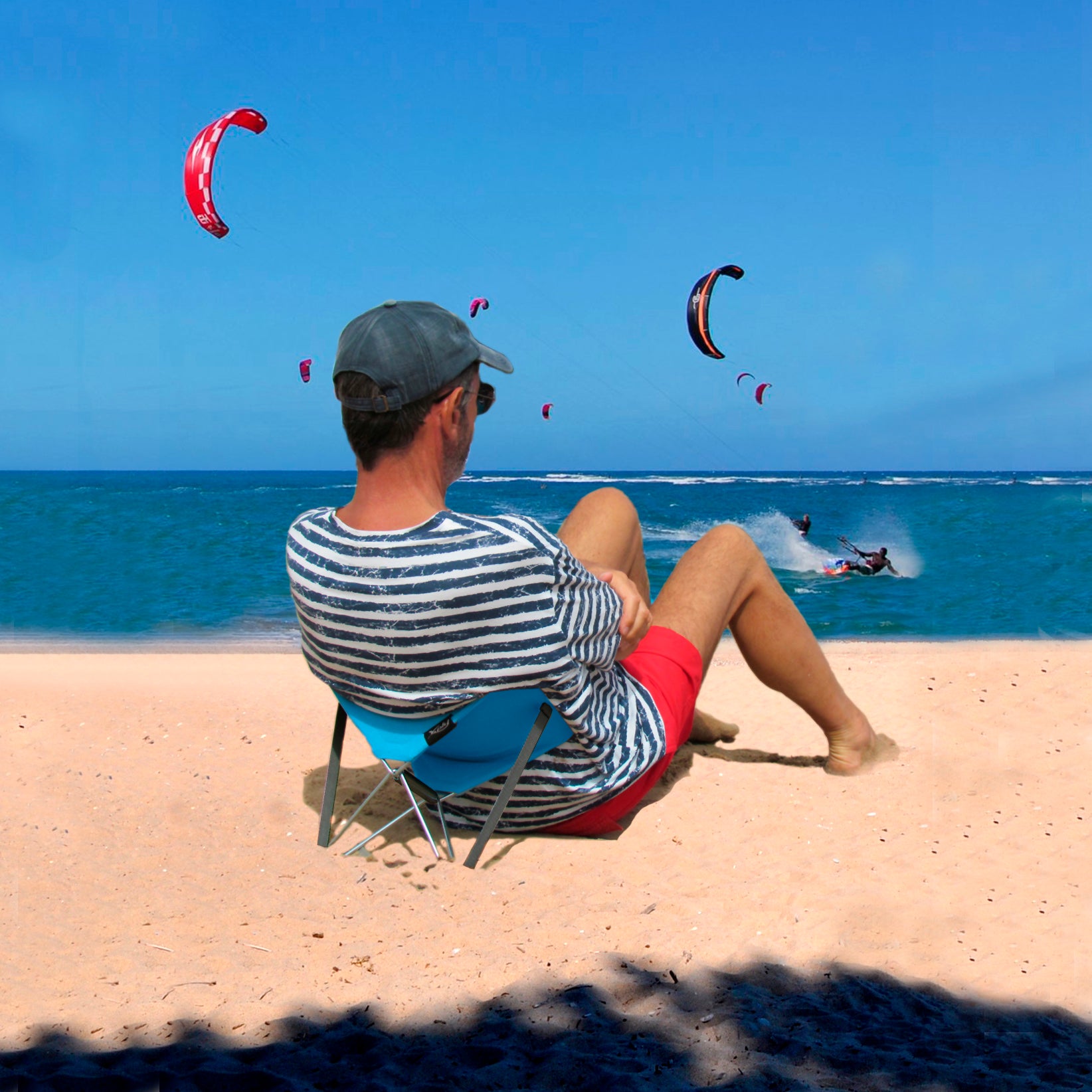 Y-ply • Opvouwbaar Strandstoeltje • Beach Lounger • Y-Ply is de ideale metgezel om te relaxen aan het strand of in het park. Gebruik hem als ondersteuning voor je hoofd, rug, arm of voeten. Voor elke positie biedt hij veel comfort. Dit opvouwbare strandstoeltje is gemakkelijk mee te nemen in de bijgeleverde tas.