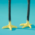Long legs Kandelaars • Jasmin Djerzic • Long Legs is een set van twee kandelaars in de vorm van de poten van een reiger. Gemaakt van stevige kunsthars, en verkrijgbaar in verschillende opvallende kleuren. De zwart/gele combinatie zijn de kleuren van de poten van de kleine zilverreiger.