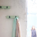 Coatrack by the Meter 20cm Mintgroen│Vij5│tegen stenen wand met sjawl