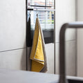 TweeDoek Mostergeel│Vij5│Handdoek en Theedoek│met lusje aan oven opgehangen